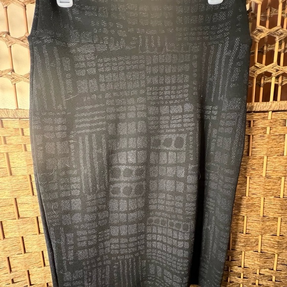 LuLaRoe pencil skirt size small. Excellent condition. No rips, tears, or stains. - Picture 3 of 3